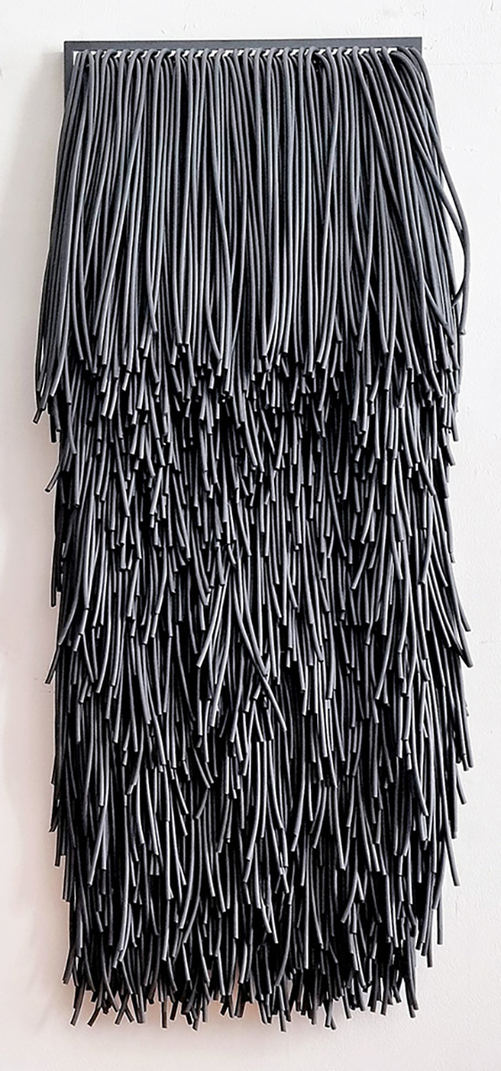 Cascade Noir, 2022115 x 40 x 12 cmAluminium, elastomere Rundschnüre ø 6 mm