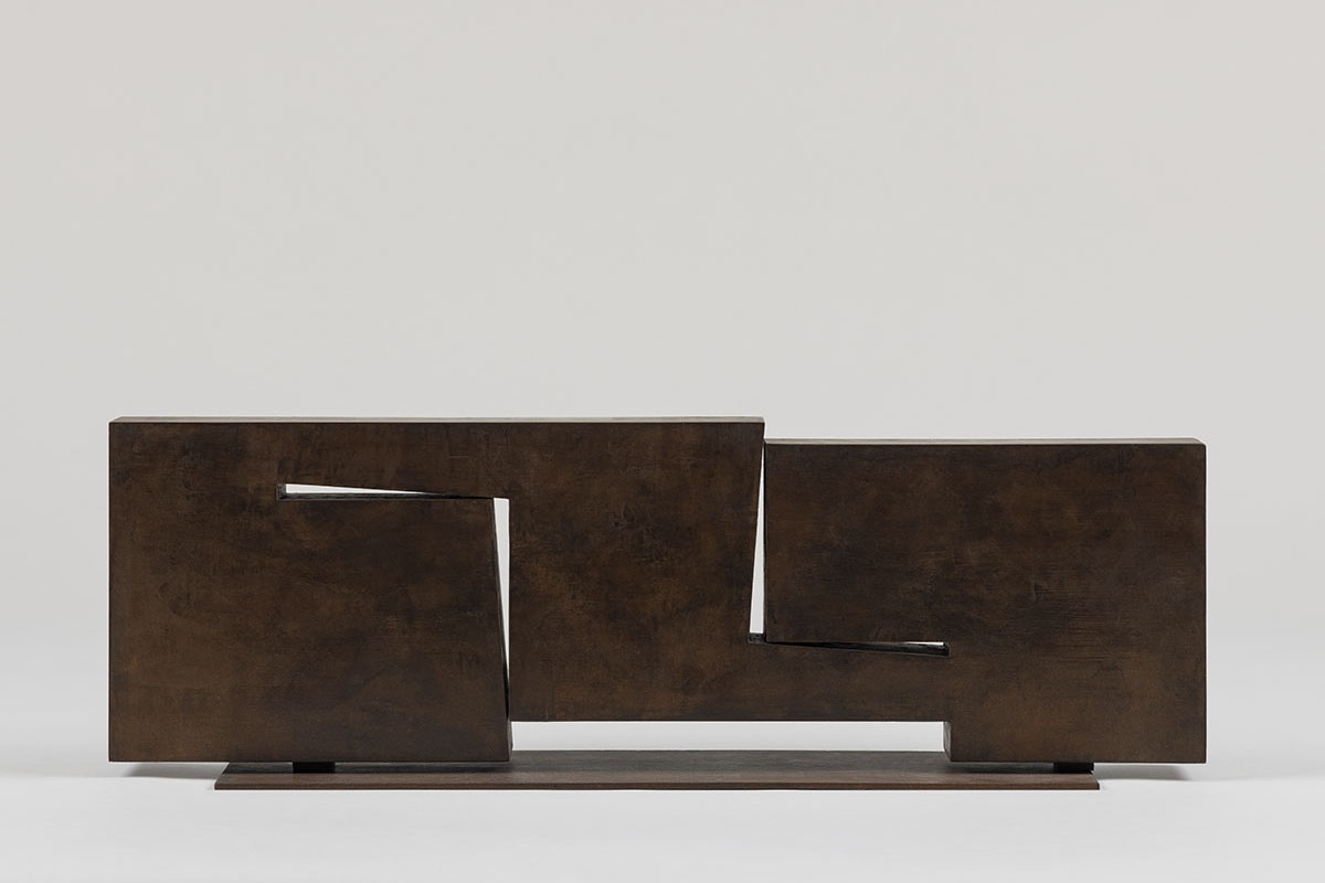 Maquette, 202419,5 x 4,5 x 60 cm; base 48 x 10 cmAcrylic with bronze powder on plywood