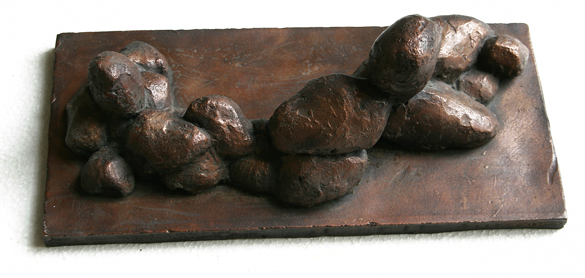 Liegende Figur, 195813,5 x 38,5 x 16,5 cmSockel: 2 x 41 x 19,5 cmBronze auf Sockel; Auflage: 6