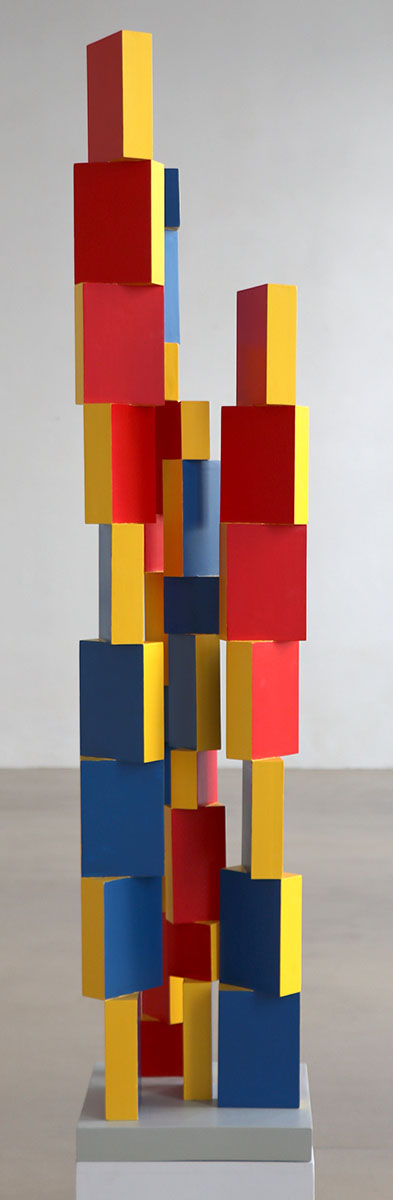 Manhattan, undatiert (1982)186 x 40 x 40 cmPainted wood Manhattan, undatiert (1982)186 x 40 x 40 cmPainted wood