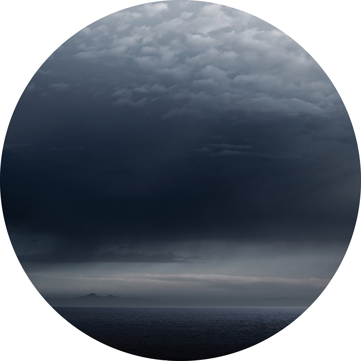 Heaven and Hope 11, 2016ø = 50 cmPhotography, ChromaLuxe metal print, aluminium metallic;Edition: 3 + EA 2 Heaven and Hope 11, 2016ø = 50 cmPhotography, ChromaLuxe metal print, aluminium metallic;Edition: 3 + EA 2