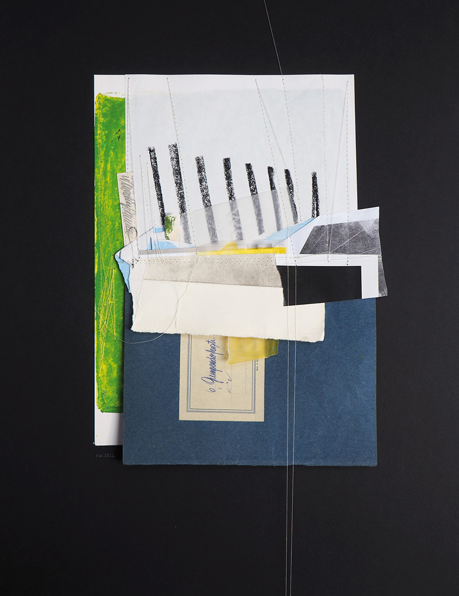 Poesie der kleinen Dinge 68, 202230 x 23 cm in 50 x 40 cmPapiercollage, Vintage Handschriften, genäht; gerahmt Poesie der kleinen Dinge 68, 202230 x 23 cm in 50 x 40 cmPapiercollage, Vintage Handschriften, genäht; gerahmt