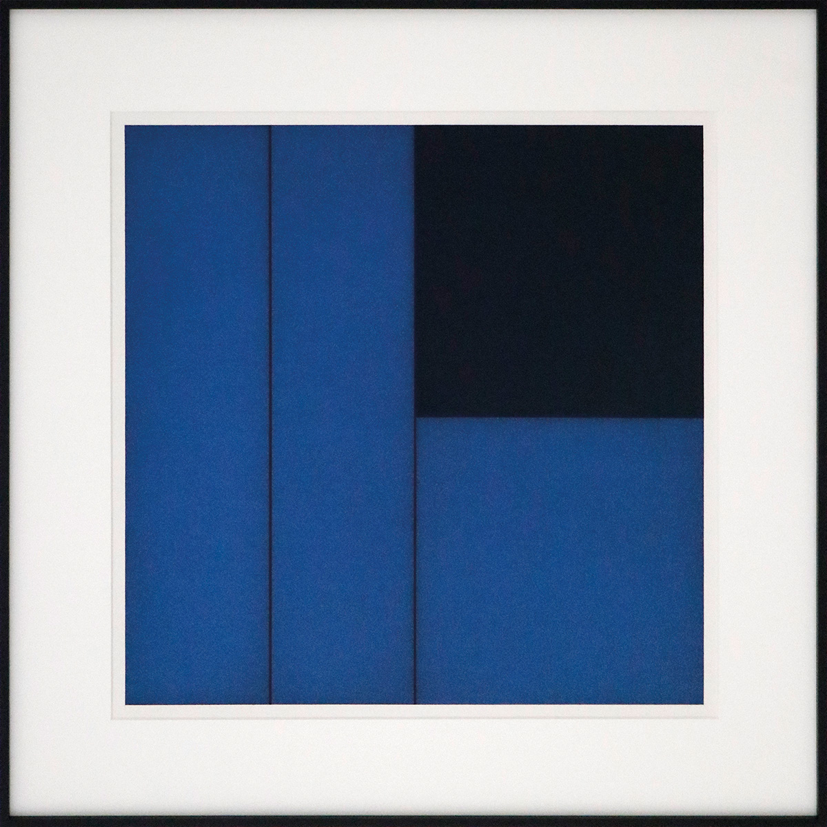 Untitled Blau, 200450 x 50 cm in 70 x 70 cmAcryl und Reisskohle auf Papier; gerahmt, Museumsglas
