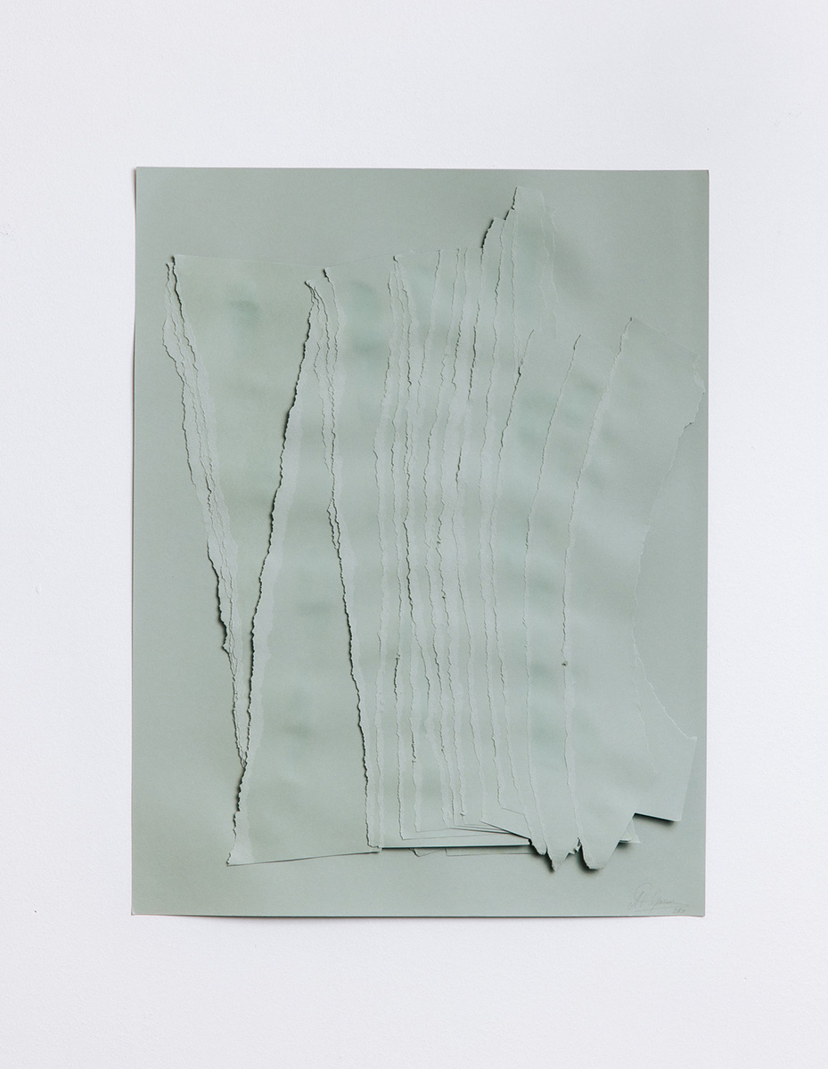 petite déchirure sauge, 202265 x 50 cm in 71,3 x 55,5 cmCollage, Papier auf Papier; gerahmt in Museumsglas petite déchirure sauge, 202265 x 50 cm in 71,3 x 55,5 cmCollage, Papier auf Papier; gerahmt in Museumsglas