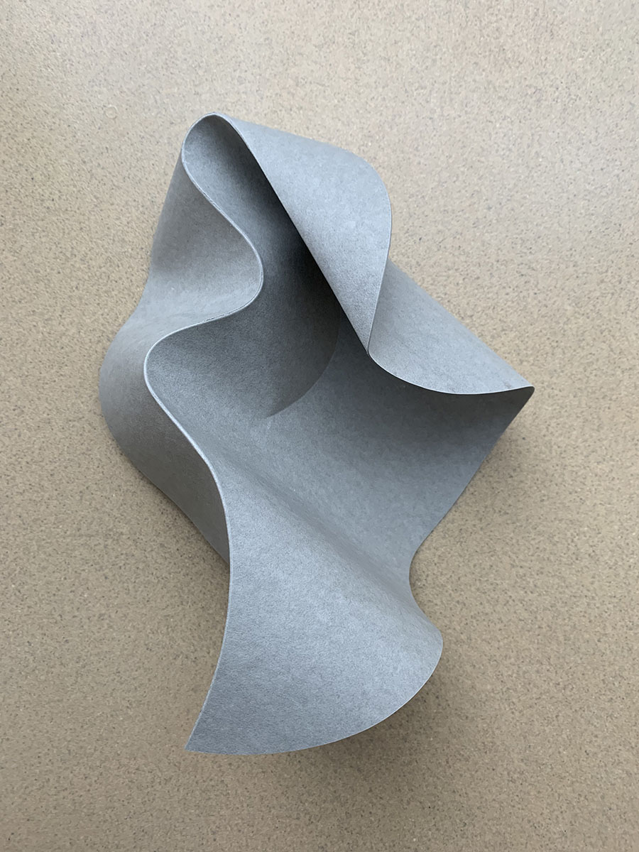 Elliptische Zweifalt mit Dreifachverdrehung 03, 202527 x 30 x 16 cmvulcanised cellulose, grey Elliptische Zweifalt mit Dreifachverdrehung 03, 202527 x 30 x 16 cmvulcanised cellulose, grey