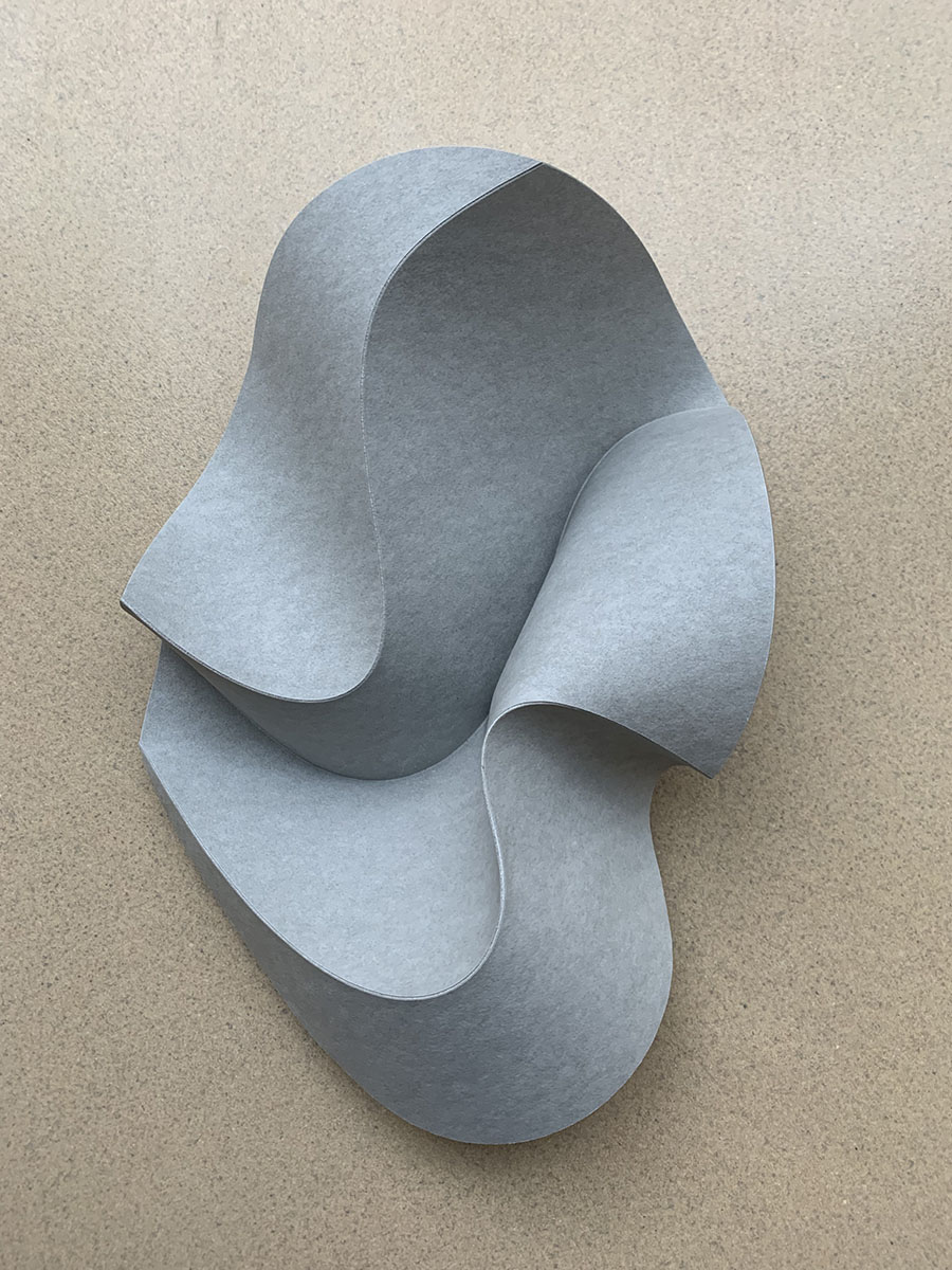 Elliptische Zweifalt mit Dreifachverdrehung 01, 202525 x 34 x 11 cmvulcanised cellulose, grey Elliptische Zweifalt mit Dreifachverdrehung 01, 202525 x 34 x 11 cmvulcanised cellulose, grey