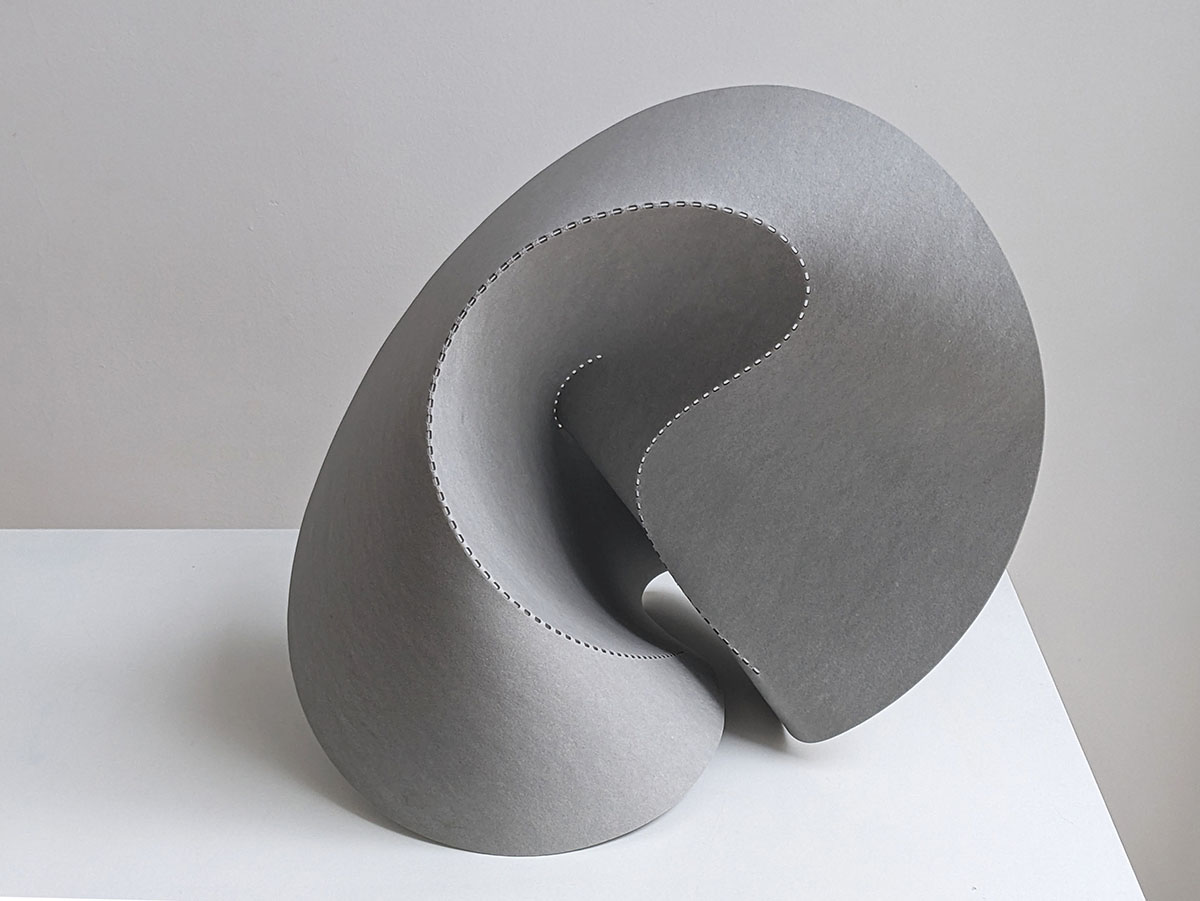 Stehende Zweifalt mit Einfachverdrehung 01, 202427 x 38 x 37 cmvulcanised cellulose, grey Stehende Zweifalt mit Einfachverdrehung 01, 202427 x 38 x 37 cmvulcanised cellulose, grey