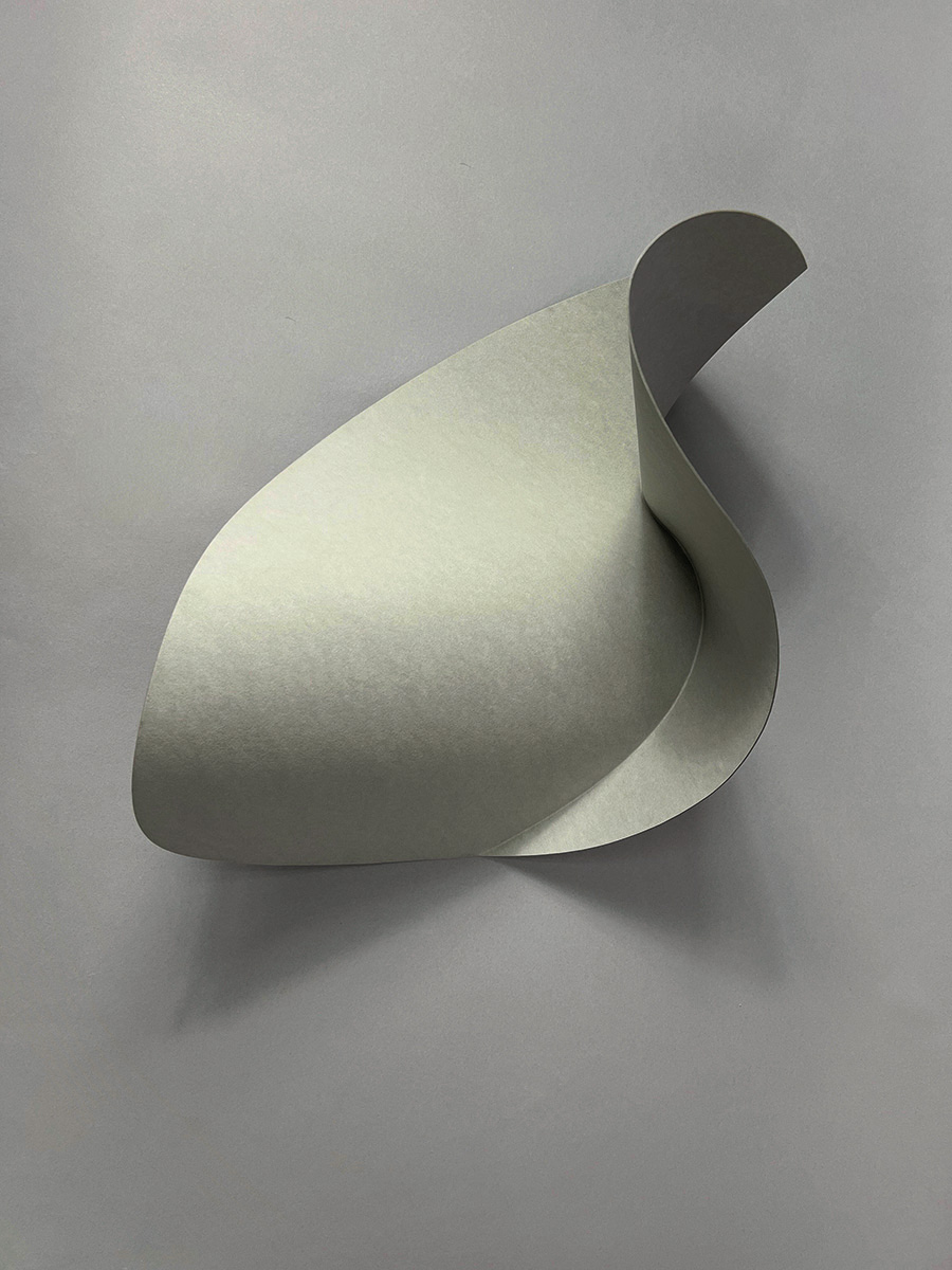 Elliptische Einfalt mit Einfachverdrehung 06, 202353 x 36 x 23 cmvulcanised cellulose, grey Elliptische Einfalt mit Einfachverdrehung 06, 202353 x 36 x 23 cmvulcanised cellulose, grey