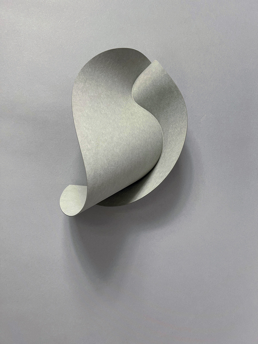 Elliptische Einfalt mit Einfachverdrehung 02, 202331 x 22 x 16 cmvulcanised cellulose, grey Elliptische Einfalt mit Einfachverdrehung 02, 202331 x 22 x 16 cmvulcanised cellulose, grey
