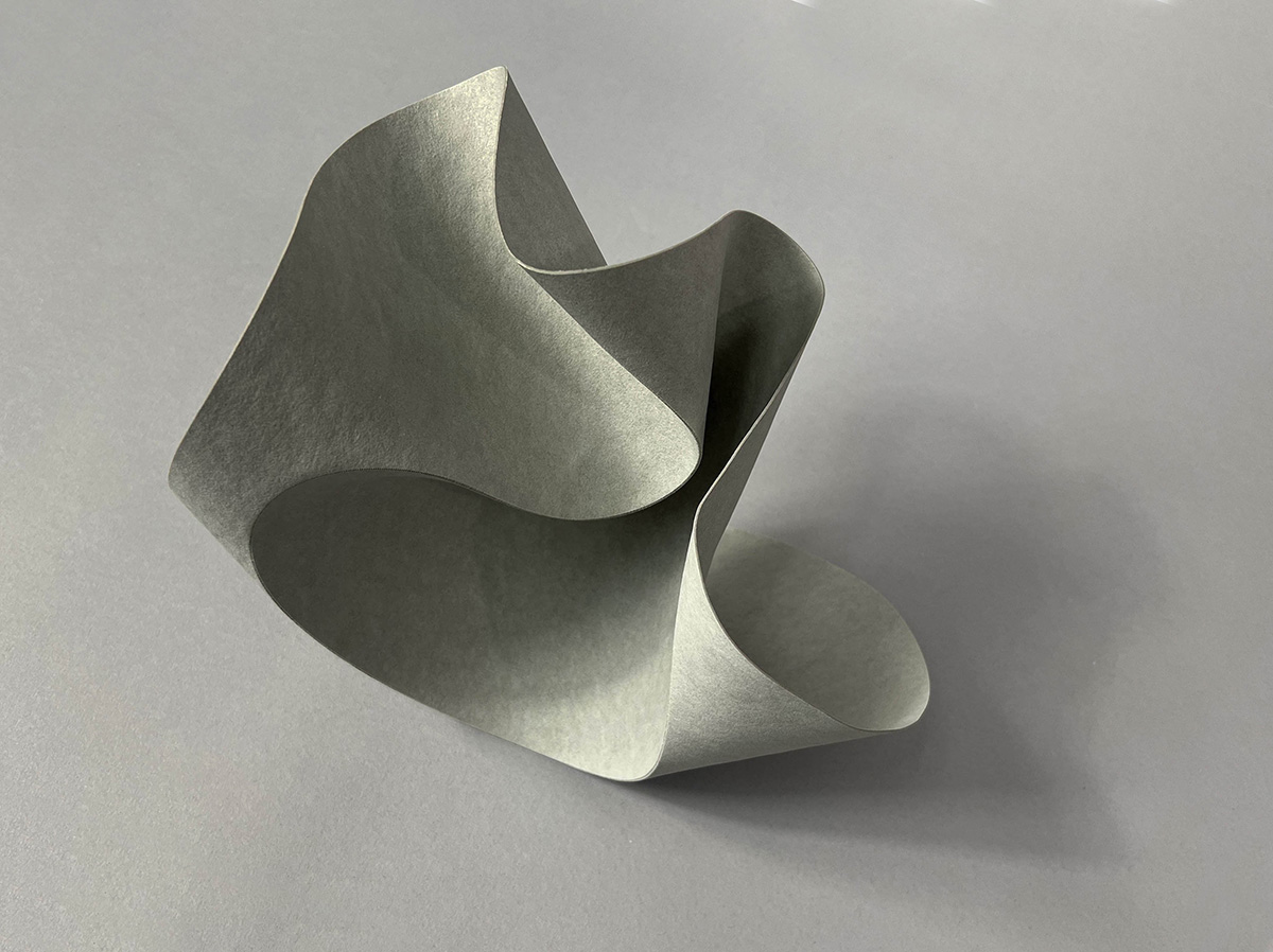Elliptische Zweifalt mit loser Einfachverdrehung 01, 201927 x 21 x 15 cmVulcanized paper, greyEdition: 1/3