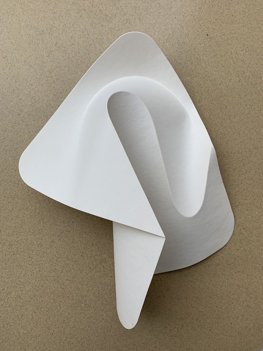 Rechteckige Zweifalt mit Einfachverdrehung 01, 202427,5 x 27,5 x 10 cmvulcanised cellulos, white Rechteckige Zweifalt mit Einfachverdrehung 01, 202427,5 x 27,5 x 10 cmvulcanised cellulos, white