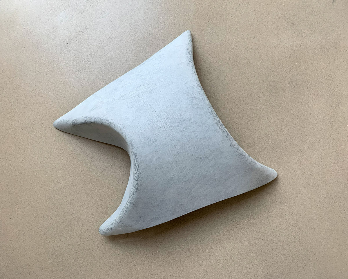 Taillierte Zweifalt 01, 202458 x 62 x 21 cmfibre cement