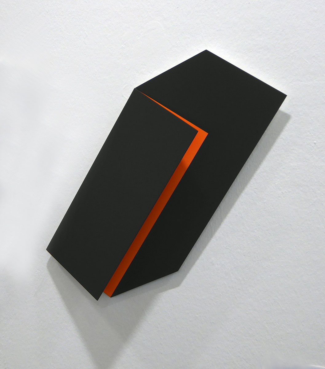 Teil Raumpaar Schwarz-Orange, 202350 x 50 x 6 cmblack-orange, aluminum, acrylic lacquer Teil Raumpaar Schwarz-Orange, 202350 x 50 x 6 cmblack-orange, aluminum, acrylic lacquer