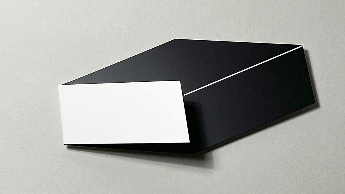 Aus der Werkserie ”Raumdeutung 2023”, 202325 x 50 x 7 cmaluminum, acrylic lacquer Aus der Werkserie ”Raumdeutung 2023”, 202325 x 50 x 7 cmaluminum, acrylic lacquer