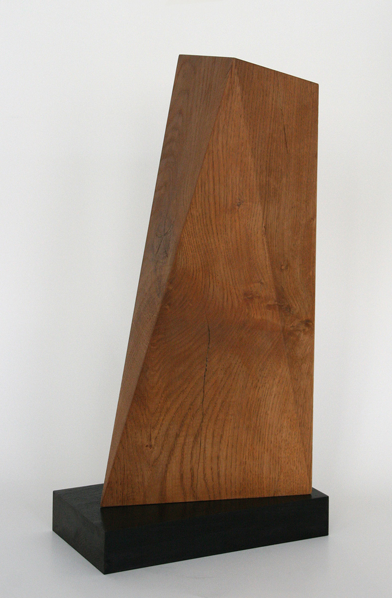 Anubis, 201123 x 11,5 x 46 cmPedestal: 30 x 18 cmAcacia