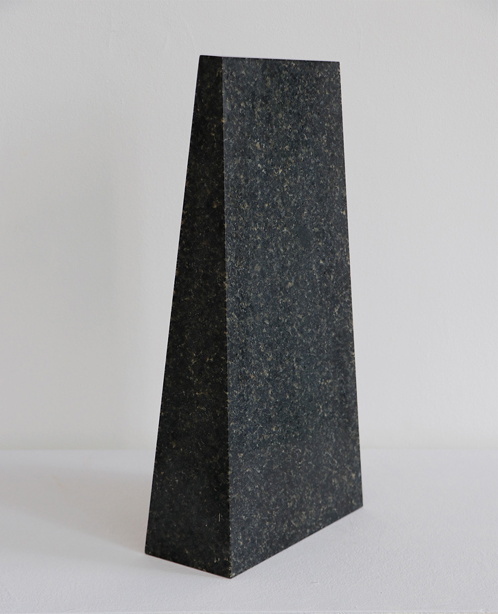 PHARAO, 19969,5 x 21 x 43 cmGranite