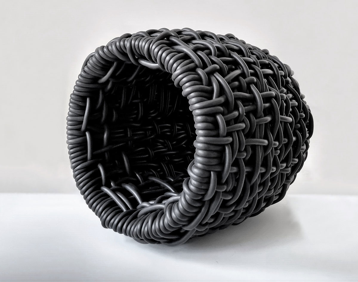 Ohne Titel (BASKET II, 202364 x 50 x 50 cmAluminium, Elastomer