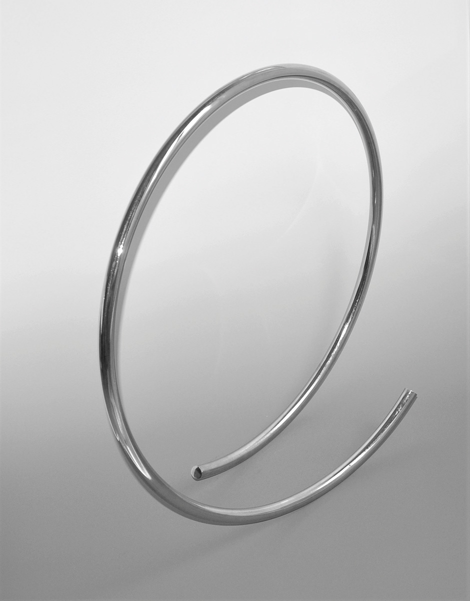 Untitled (Feder), 202177 x 77 x 2,5 cmRound steel Ø 25 mm, nickel-plated