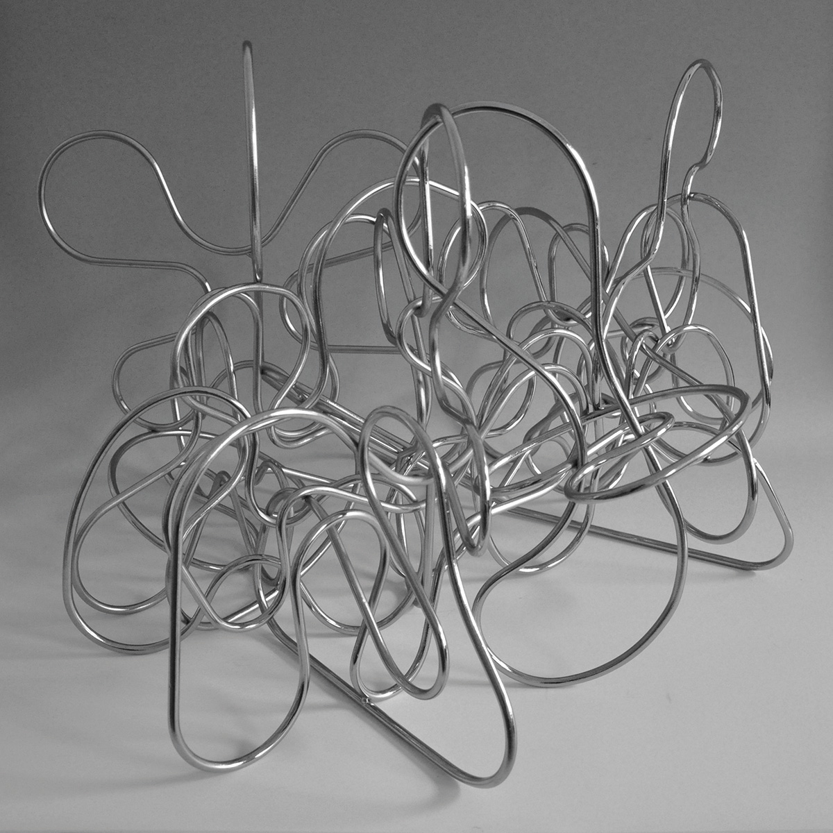 Loop 3, 2016je ca. 50 x 50 x 75 cm3 Einzelobjekte, Rundstahl Ø 8 mm, vernickelt