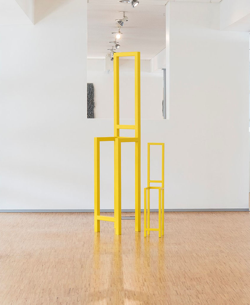 ...das sind keine Sessel, 2015Sessel 01: 110 x 25 x 25 cm; Sessel 02: 220 x 40 x 40 cm; Stahl lackiert