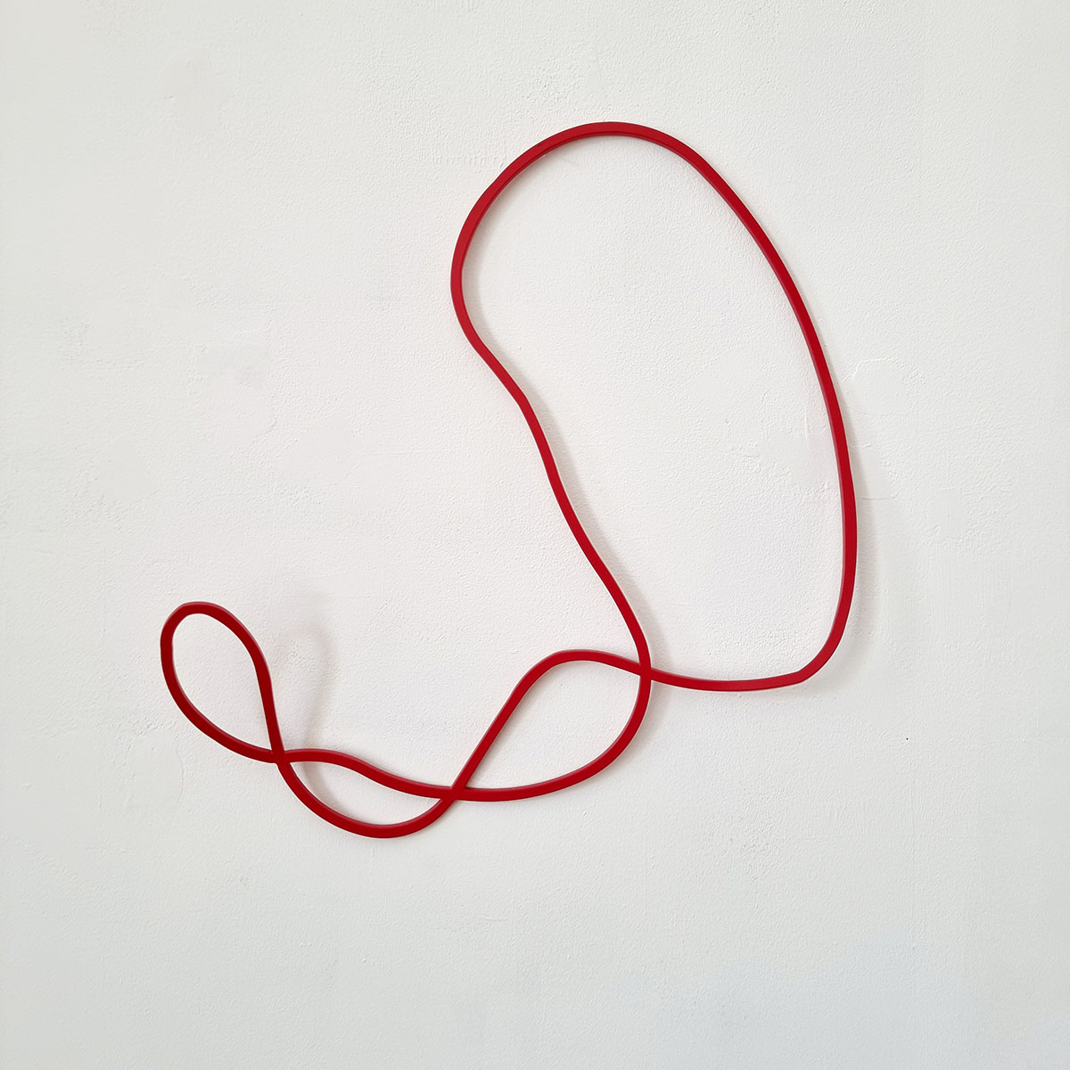 Gummiringerl (rot), 2024, 40 x 50 x 0,5 cm; Stahl, pulverbeschichtet
