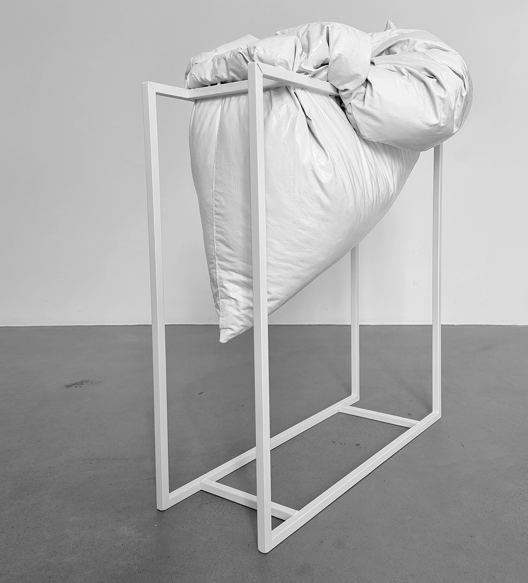 White pillow I), 202177 x 60 x 40 cmMixed media