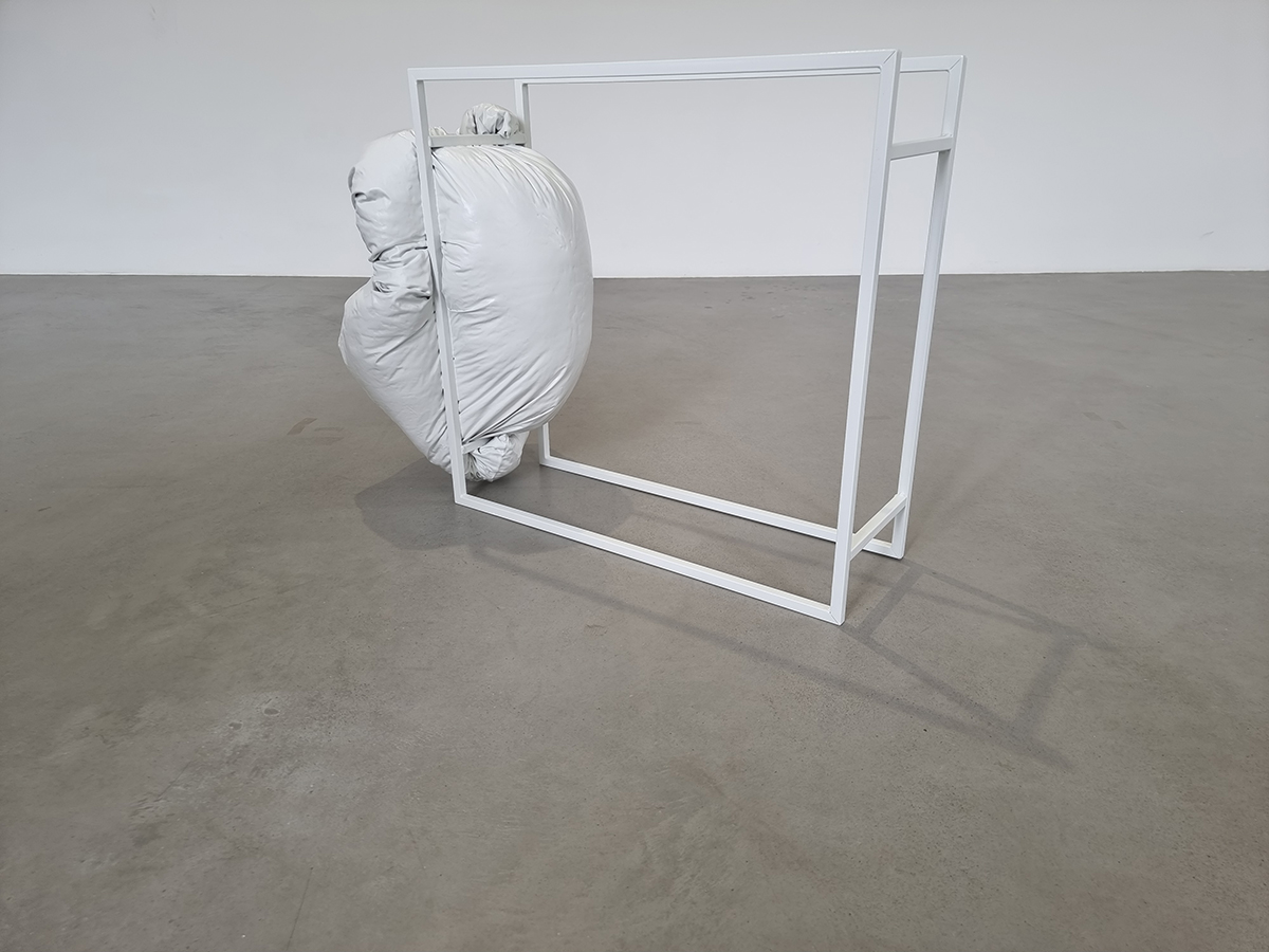 White pillow IV), 202177 x 60 x 40 cmMixed media