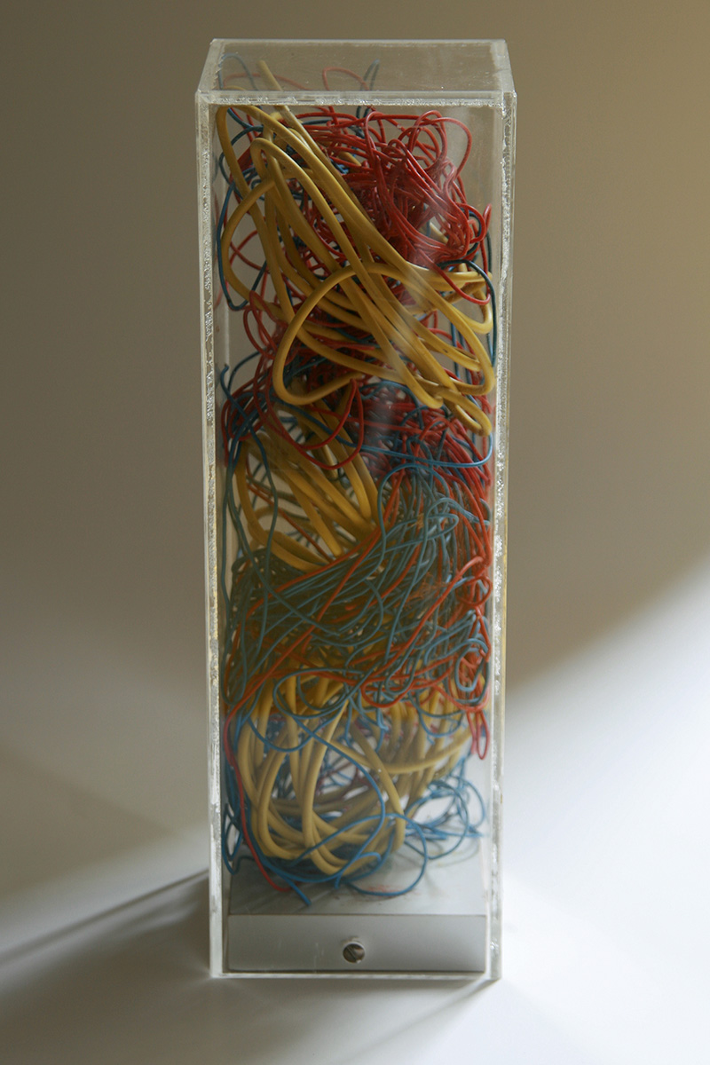 Ohne Titel, undated (1980)height 20 cm, ø = 7 cm plastic-insulated copper wires, cement, plexi glass