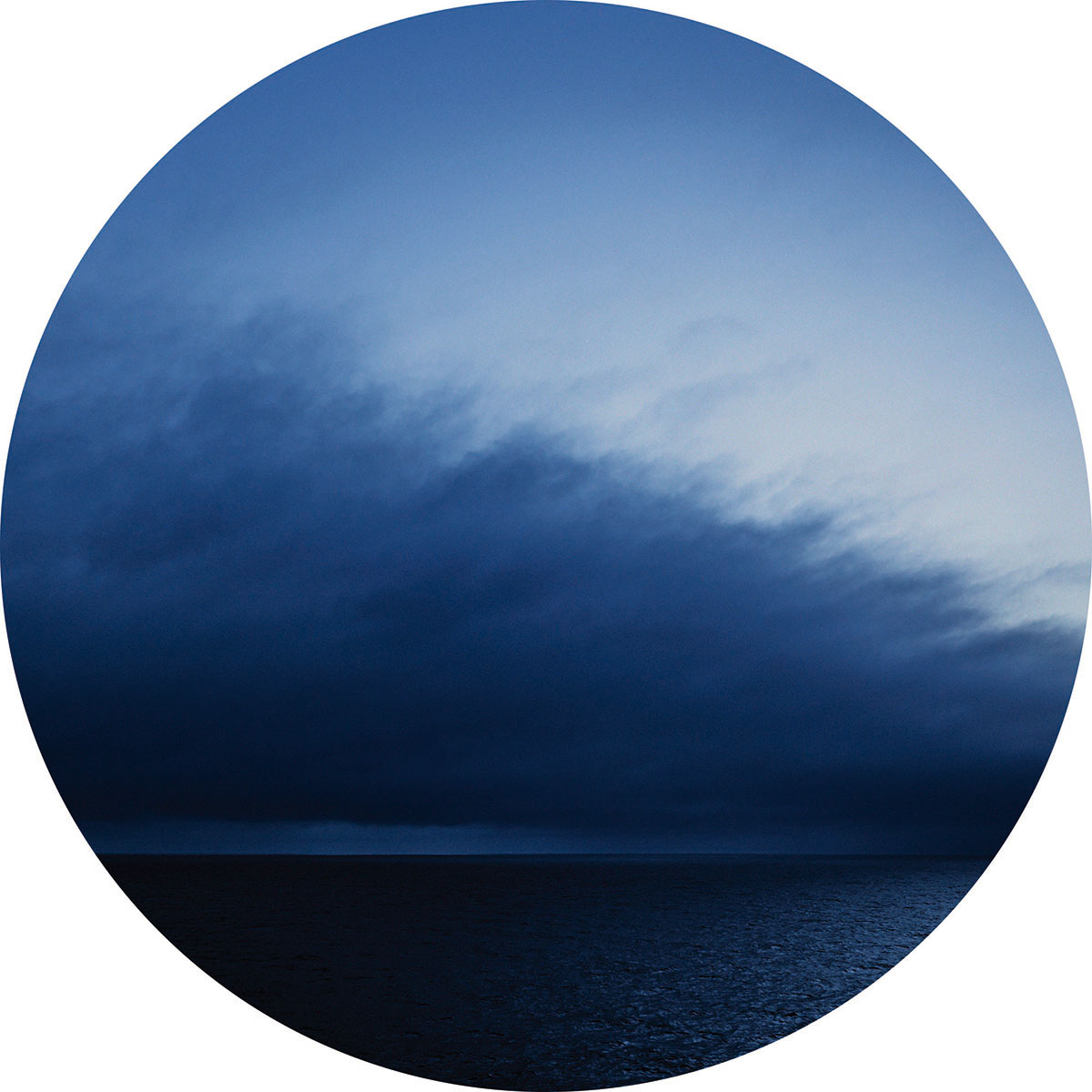 Heaven and Hope 08, 2016ø = 50 cmPhotography, ChromaLuxe metal print, aluminium metallic;Edition: 3 + EA 2