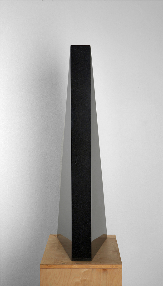 FORM, 198746 x 24 x 87,5 cmDiabas