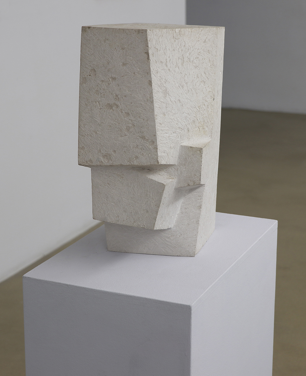 Kopfformation, 196938 x 27 x 19 cmKalkstein