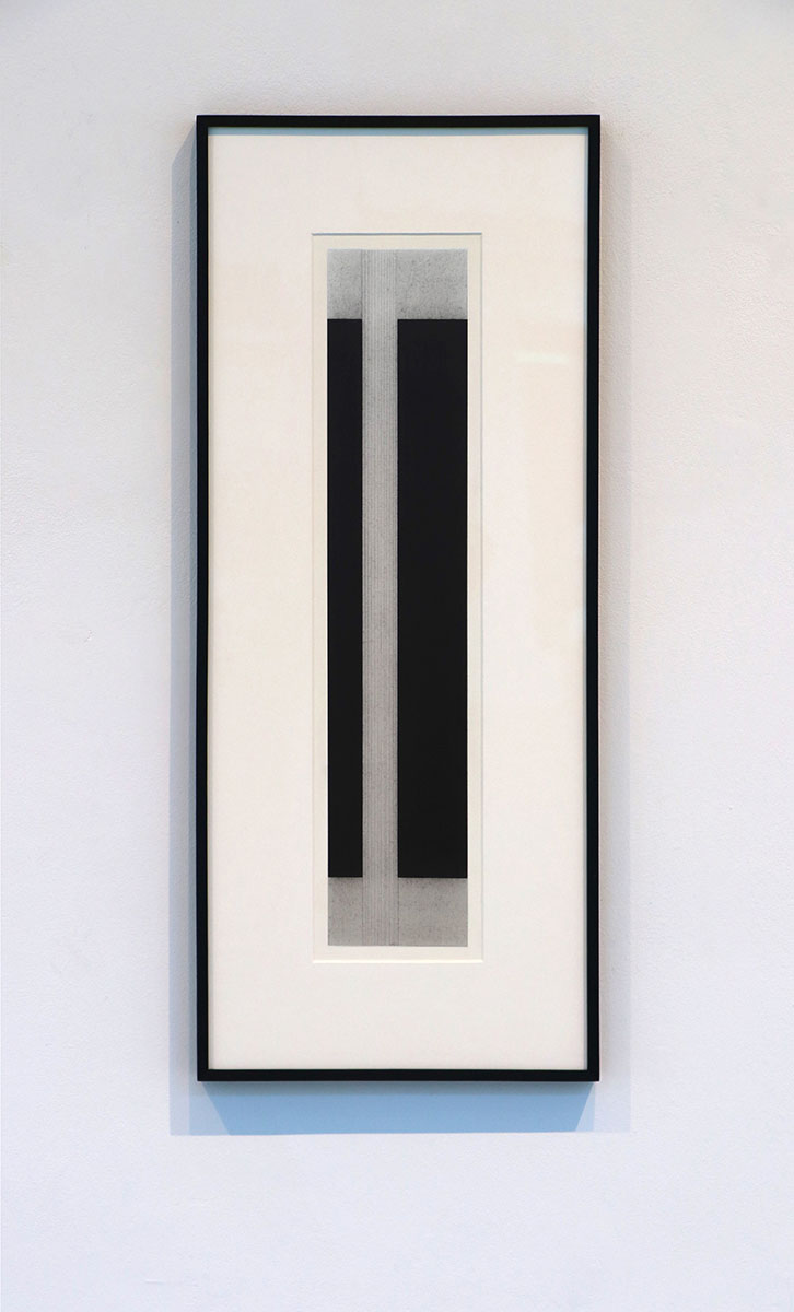 COLUMN 7, 199650 x 10 cm in 69 x 30 cmAcryl und Reisskohle auf Papier; gerahmt, Museumsglas COLUMN 7, 199650 x 10 cm in 69 x 30 cmAcryl und Reisskohle auf Papier; gerahmt, Museumsglas