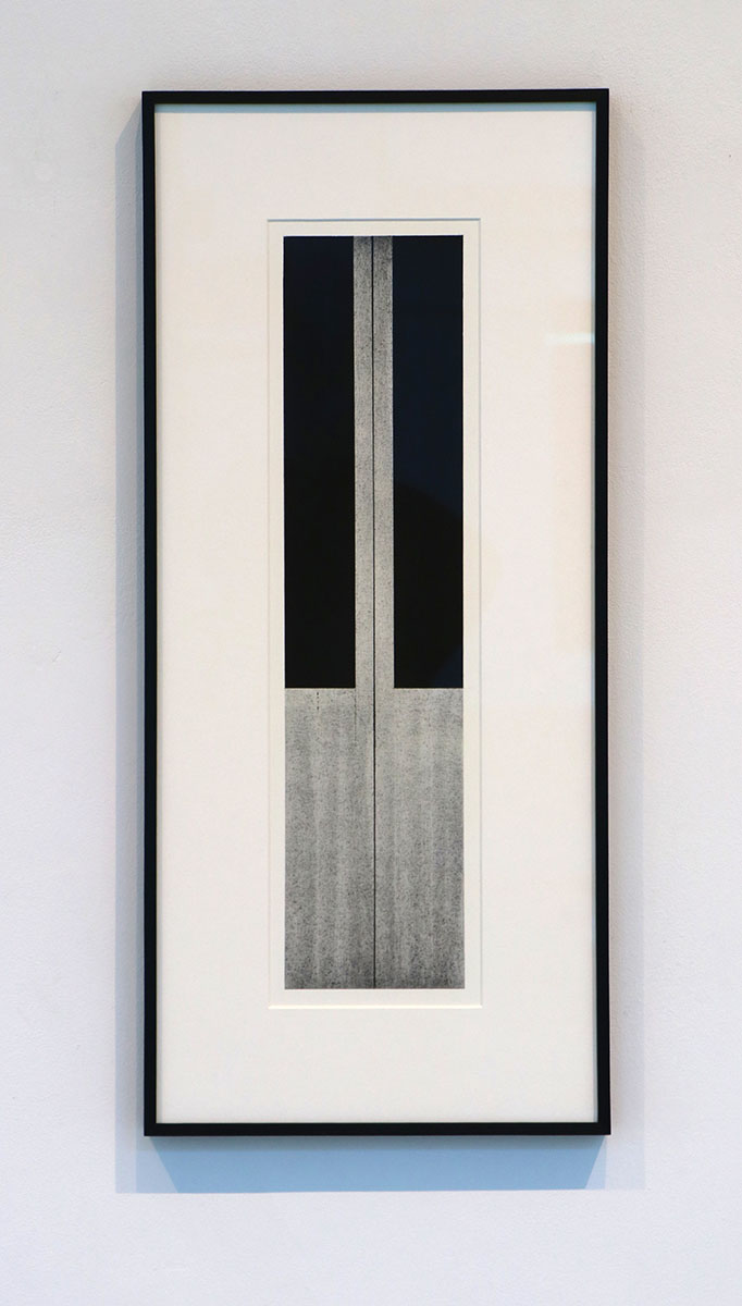 COLUMN 3, 199650 x 12 cm in 69 x 30 cmAcryl und Reisskohle auf Papier; gerahmt, Museumsglas COLUMN 3, 199650 x 12 cm in 69 x 30 cmAcryl und Reisskohle auf Papier; gerahmt, Museumsglas