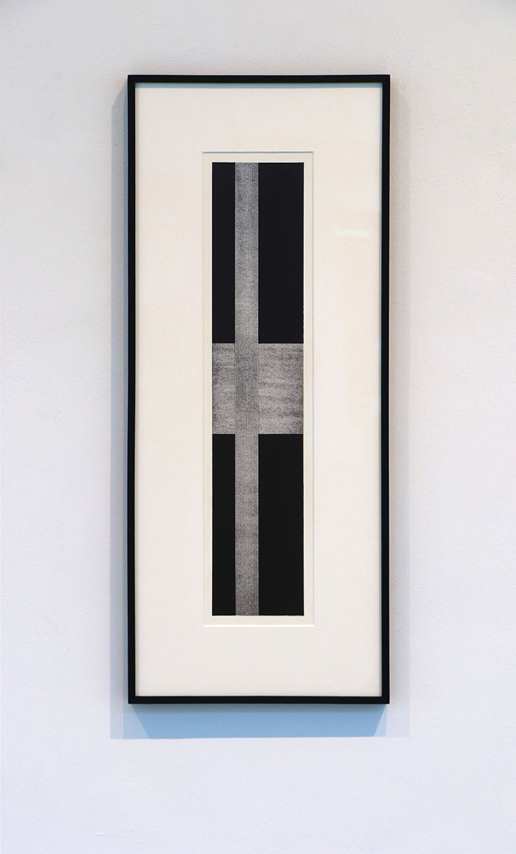 COLUMN 1, 199650 x 10 cm in 69 x 30 cmAcryl und Reisskohle auf Papier; gerahmt, Museumsglas COLUMN 1, 199650 x 10 cm in 69 x 30 cmAcryl und Reisskohle auf Papier; gerahmt, Museumsglas