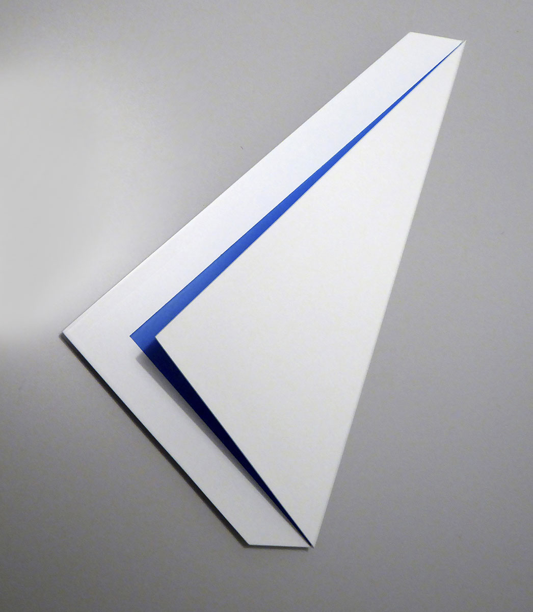 Dreieck Bodensee leuchtblau, 201744 x 75 x 10 cm (size 3)white-luminous blue, aluminium, acrylic lacquer Dreieck Bodensee leuchtblau, 201744 x 75 x 10 cm (size 3)white-luminous blue, aluminium, acrylic lacquer