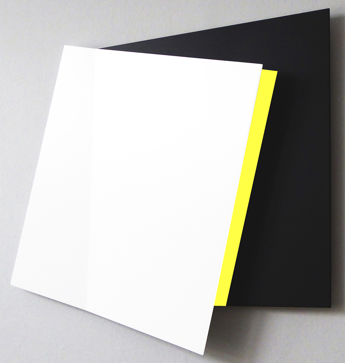 Weiß-Schwarz-Gelbraum I, 201652,5 x 52,5 x 5 cmwhite-black-luminous yellow, aluminium, acrylic lacquer Weiß-Schwarz-Gelbraum I, 201652,5 x 52,5 x 5 cmwhite-black-luminous yellow, aluminium, acrylic lacquer