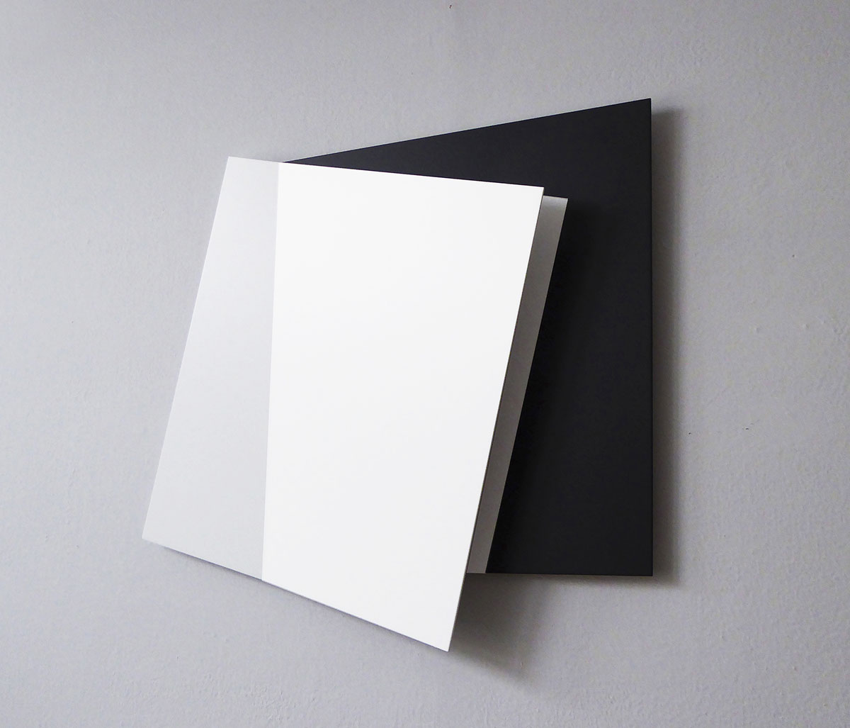 Weiß-Schwarz-Weißraum I, 201658,5 x 70 x 5 cmaluminium, acrylic lacquer