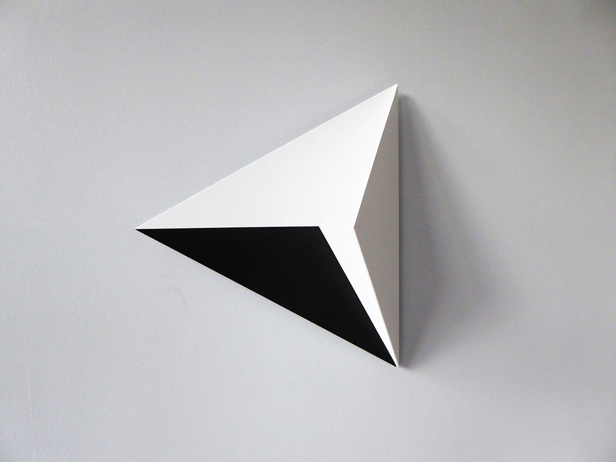 MULTIPLE ”Pyramide”, 2008/201527,5 x 24 x 12 cmweiß-schwarz, Aluminium, Acryllack; Auflage 2/8