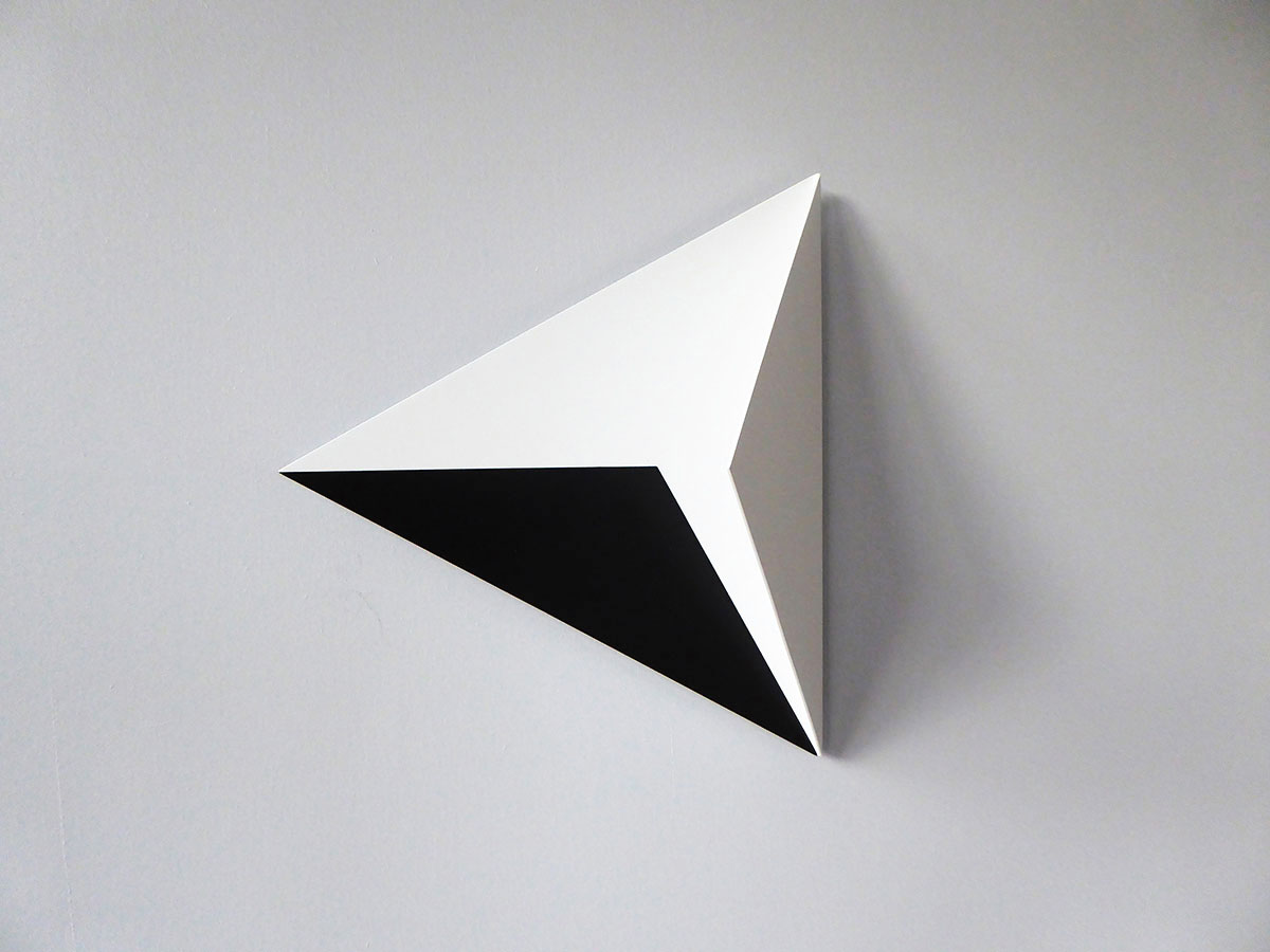 MULTIPLE ”Pyramide”, 2008/201527,5 x 24 x 12 cmwhite-black, aluminium, acrylic lacquer; Edition 2/8 MULTIPLE ”Pyramide”, 2008/201527,5 x 24 x 12 cmwhite-black, aluminium, acrylic lacquer; Edition 2/8