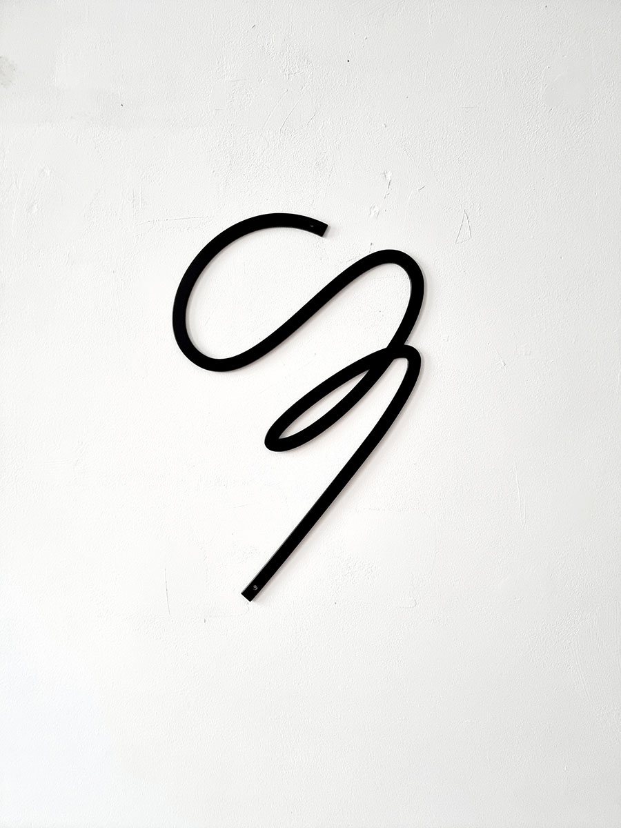 Untitled 2026, 34 x 51 x 1,8 cm; Stahl, pulverbeschichtet (schwarz)